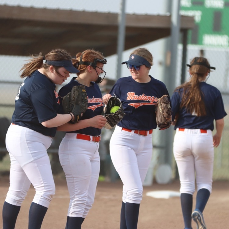 DoniphanW's tweet photo. HS JV Softball vs Jackson Heights (4/4/23)

Game 1: (L) 8-9
Game 2: (W) 8-2 

#MustangPride https://t.co/mKoigKjyTS