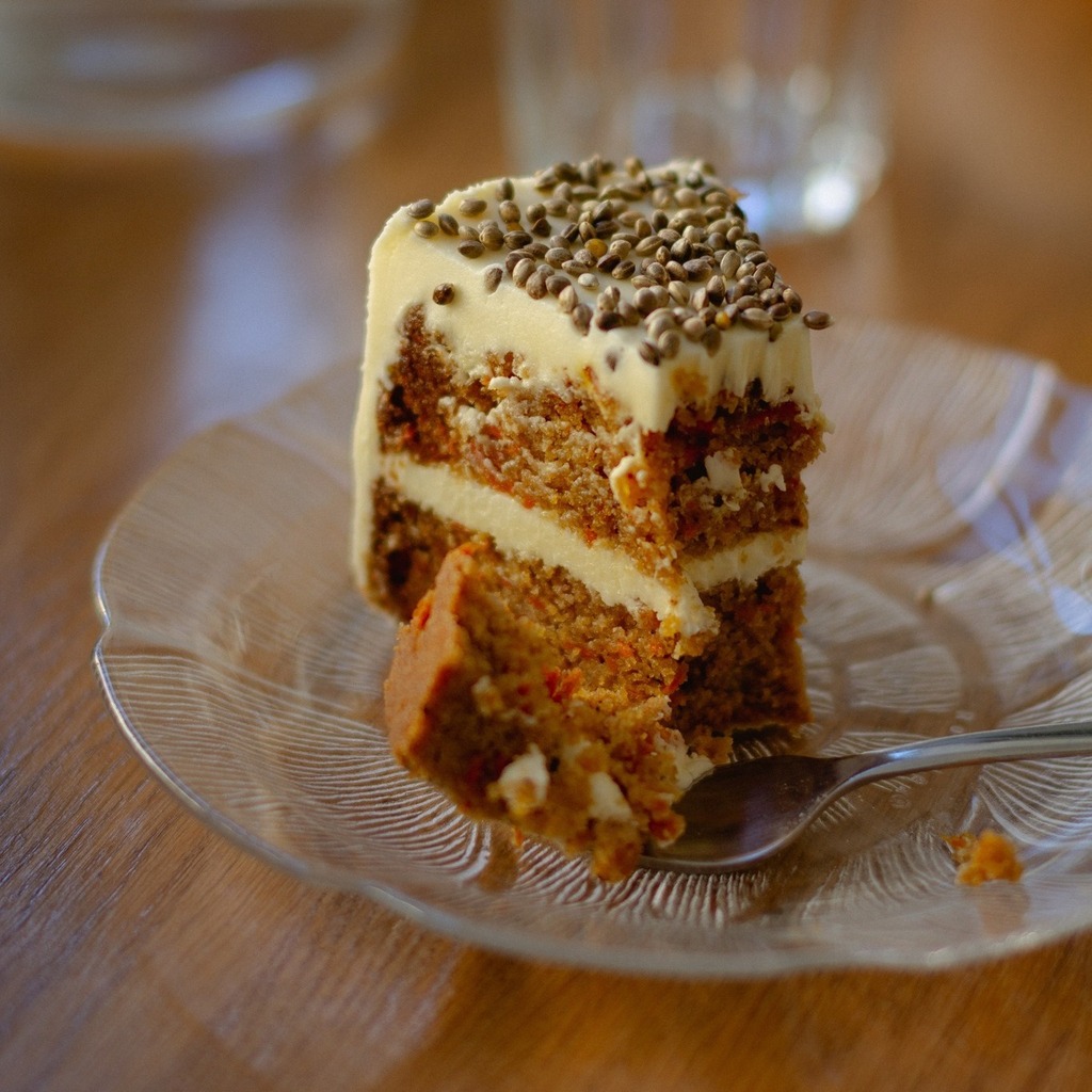 LiveNutsCanada's tweet photo. Happy Easter Week, everyone! 🐰🌷🥕
.
If you're looking for a delicious and healthy dessert option for your Easter gathering, we've got just the thing! This vegan carrot cake is made with wholesome ingredients and topped with a creamy cashew and walnut … https://t.co/a9NvlwiSSo https://t.co/8YygTMUYGc