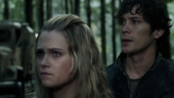 bellarkethinker's tweet photo. he‘s giving Tired™️ bodyguard in this scene https://t.co/hcguI7VAiU