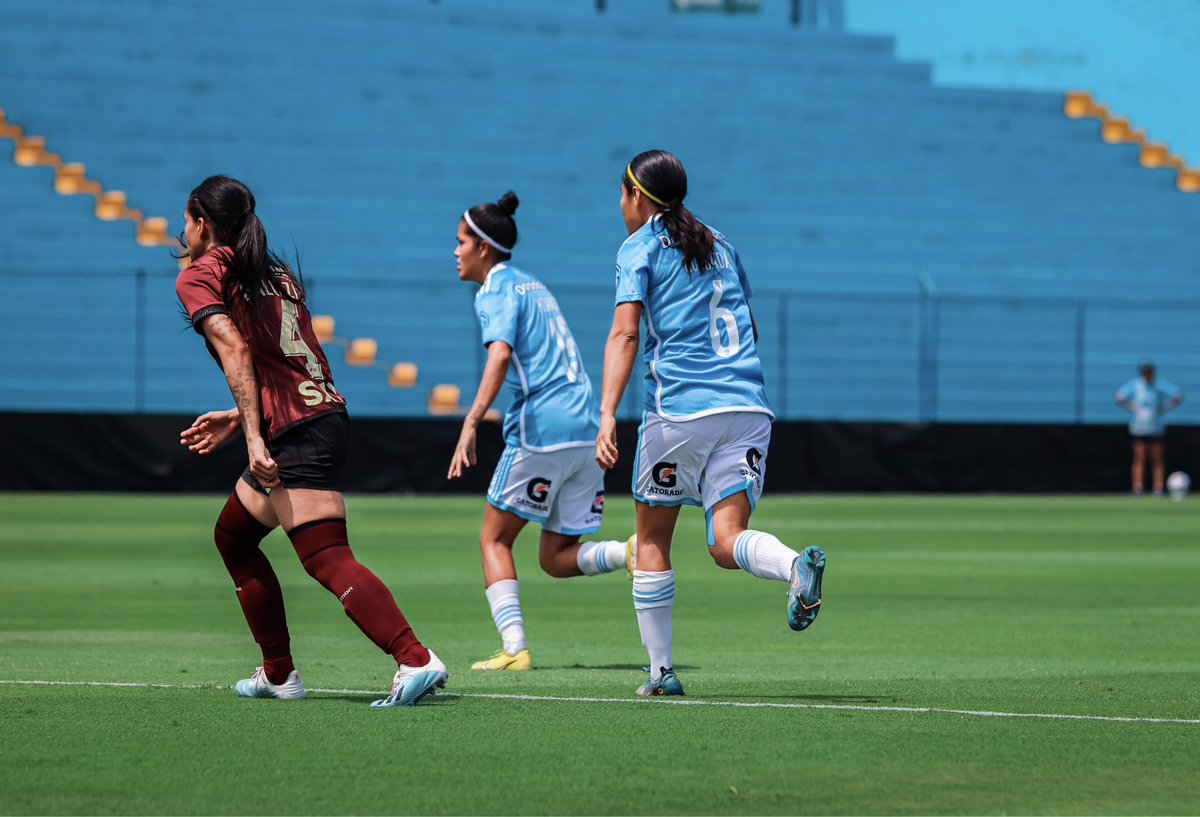 EvenPolocena's tweet photo. Muchas gracias a la hinchada celeste  a todas esas personas que nos acompañaron con su aliento y apoyo hasta el último minuto. 

FUERZA CRISTAL💪🏼💙

•
•
•
@SCfemenino 
#ligafemenina #fuerzacristal #debut #dios #familiaceleste #scfemina https://t.co/nfLgngGtVs