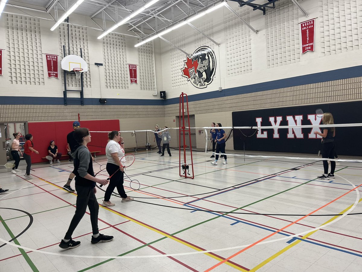 MrLaythorpe's tweet photo. It was a fantastic turnout for our grade 8 staff/student Badminton tournament today after school. https://t.co/jIpS5Wrtqg