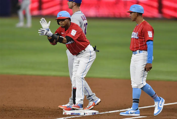 SuperD_Mata3's tweet photo. Y entonces Luis Arráez se fue en blanco por primera vez en la temporada...

#laregadera
#miami
#marlins
#magallanes
#mlb
#lvbp
#baseball
#dayplay https://t.co/Ij6tpBDWGk