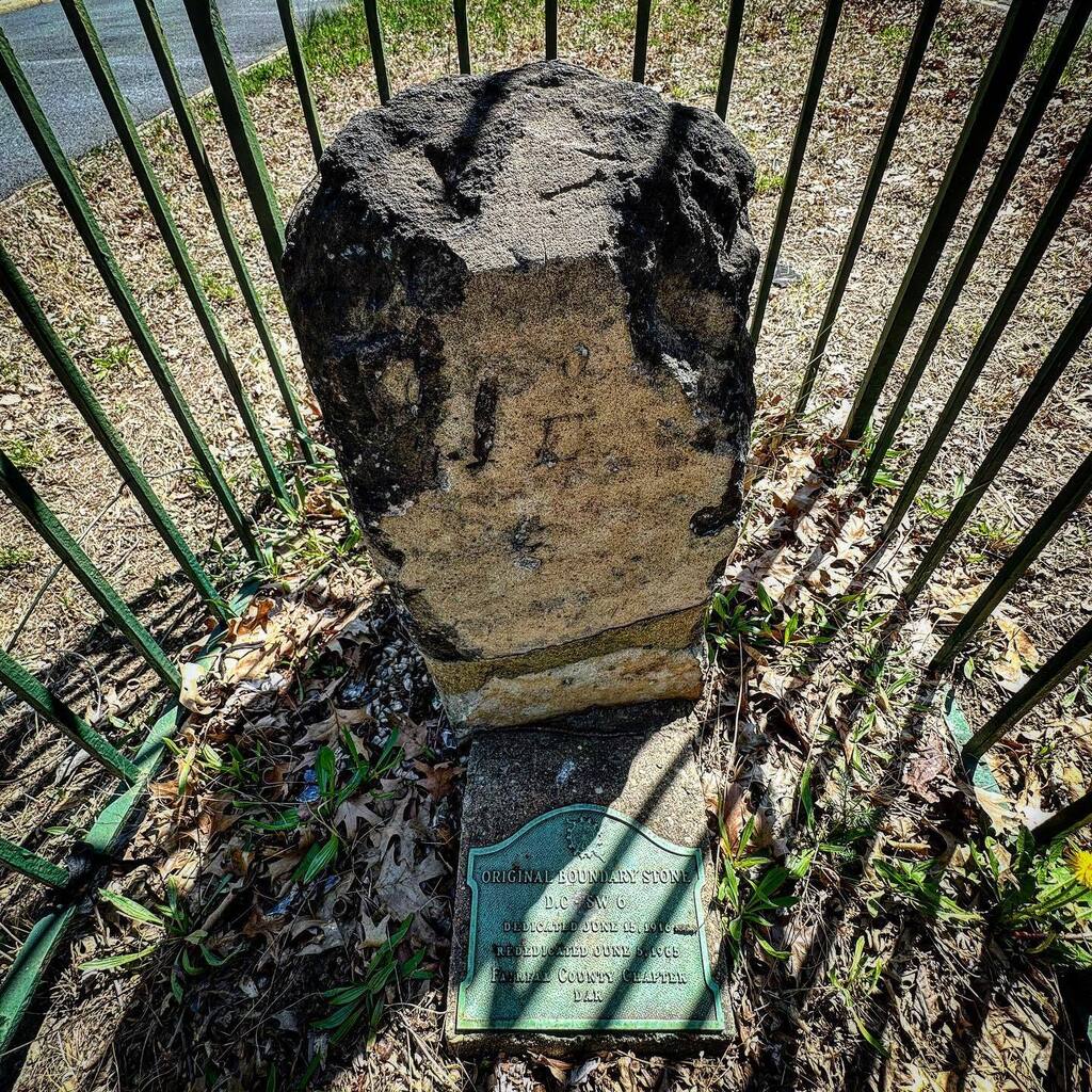 DC Boundary Stone SW6 instagr.am/p/CqorUbmp08g/