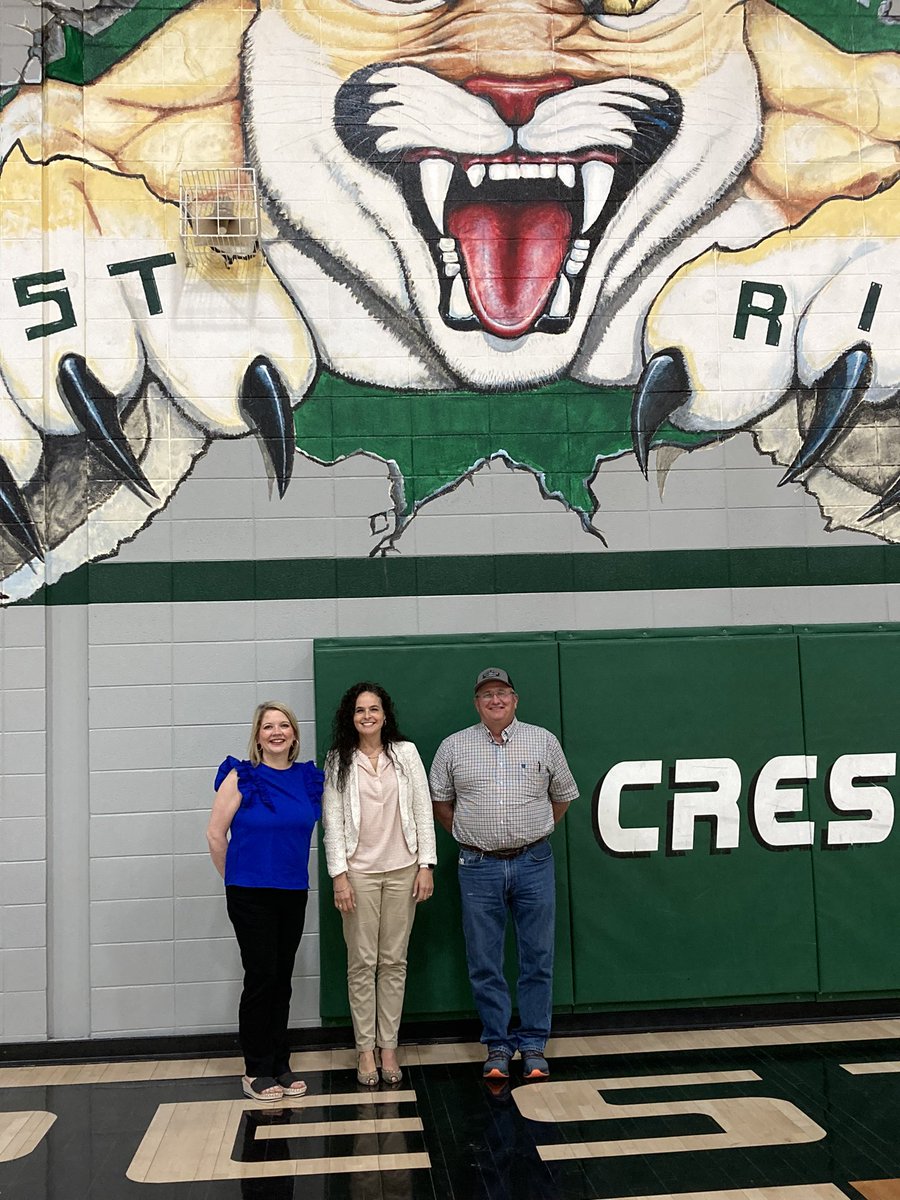 KDFIREDUP's tweet photo. Great kickoff to CSIP work in Crest Ridge R-7 tonight. Very engaged and focused on what is best for students. New Supt Dr HG @heatherjgross was in the house. They are ready to turn it up a notch! #MSIP6 #CSIP @MASALeaders @moasbo https://t.co/0wVhDToxoI