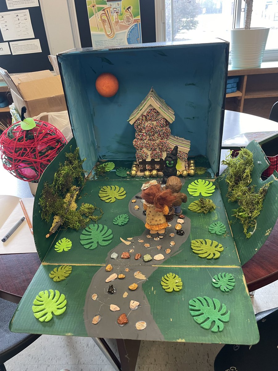 BonjourMmeG's tweet photo. I was blown away by my students’ hard work and creativity shown in their Fairy Tale projects today at our Fairy Tale Museum! 👑 Take a look at a few of the Grade 2 projects from tales from around the world ⬇️ 1/3 https://t.co/aZpnFiNMys