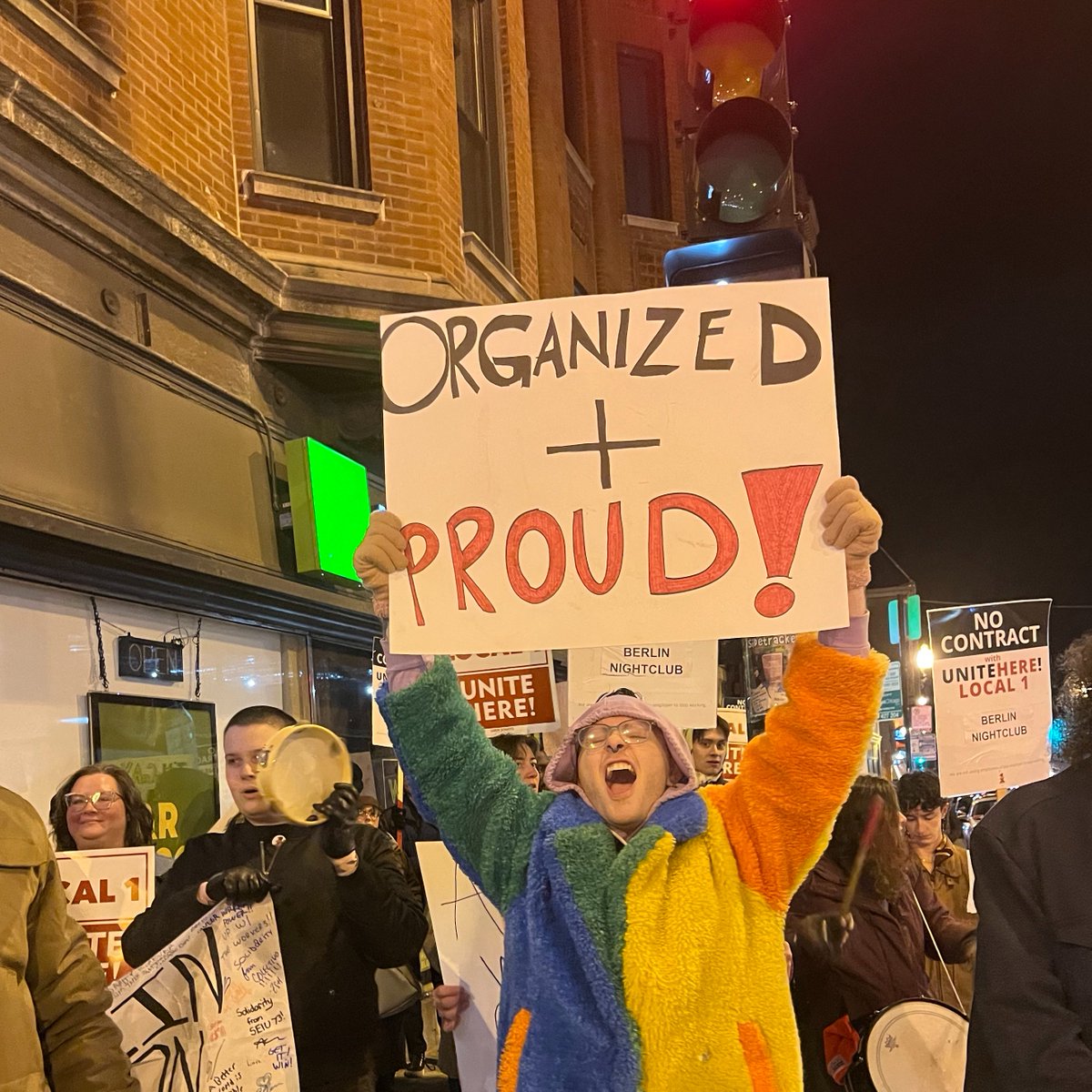 UniteHereLocal1's tweet image. Today, a majority of workers @BerlinNightclub voted to join UNITE HERE Local 1, making history in the Chicago LGBTQ nightlife industry. #BerlinUnion 🧵