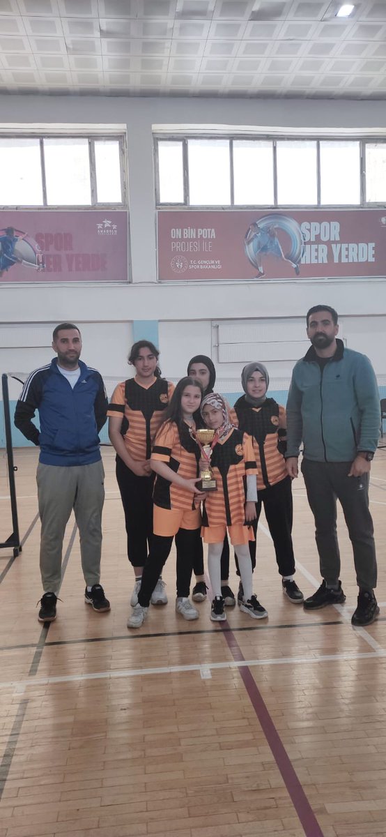 Badminton Küçük Kızlar takımımız Bingöl il birincisi 1️⃣ olmuştur. Öğretmen ve öğrencilerimizi gönülden tebrik ediyoruz👏 
<a href="/bingolmem/">Bingöl MEM</a>