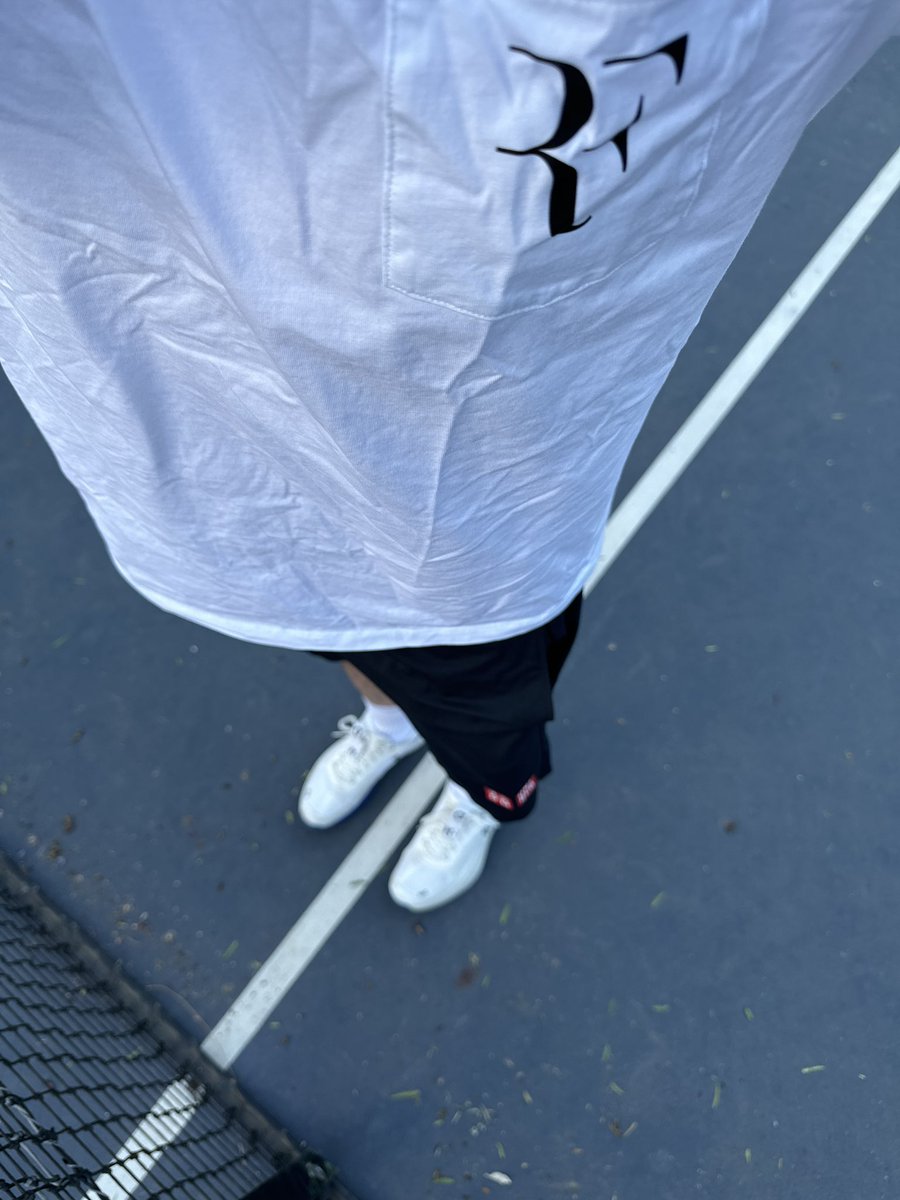 joseantmartins's tweet photo. #ModoTenis 🎾 @UniqloUSA #RF @rogerfederer 👟 @on_running https://t.co/yuKBkN8Qln