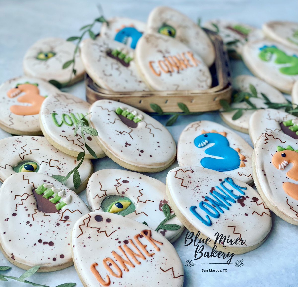 BlueMixerBakery's tweet photo. One shape with so many possibilities! 🦕 🦖 
.
.
.
#dinocookies #dinosaurbirthday #dinosaurcookies #birthdaycookies #happybirthday #bluemixerbakery #smtx #smtxbaker #sanmarcostx #dinoeggs https://t.co/LxH6NE4Gc0