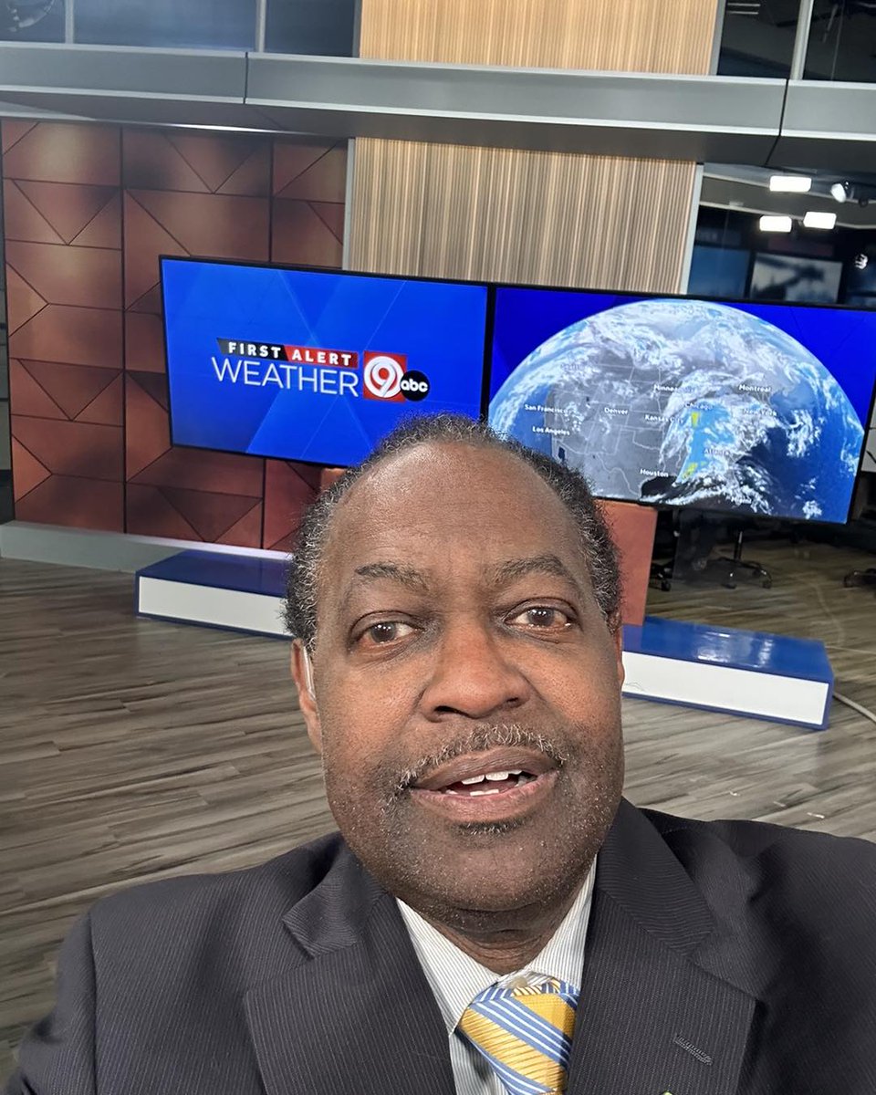 BryanBusbyKMBC's tweet image. #FirstAlert #ImpactDay #SharePlease Still monitoring storms. A severe thunderstorm watch remains in effect for the entire region until midnight. Damaging winds still the number in threat.  @kmbc