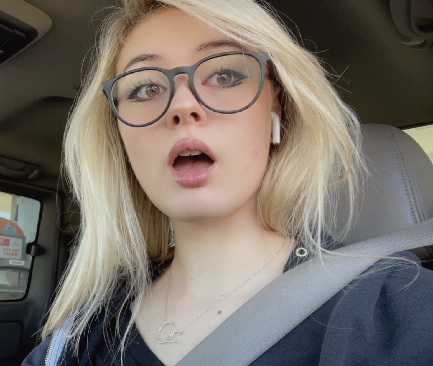 TW Pornstars - 1 pic. Amber Moore. Twitter. idk…🖤. 1:56 AM - 5 Apr 2023