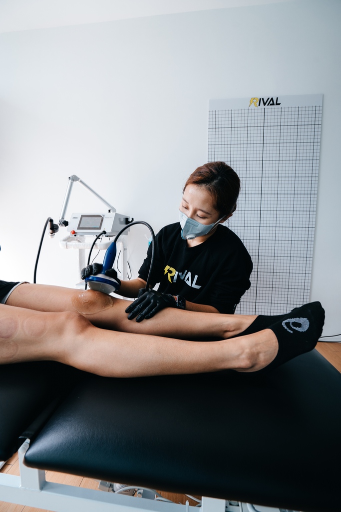 TeamRival_KL's tweet photo. Unleash your inner athlete at Rival! Our expert team offers personal training, physiotherapy, sports massage, and more to help you achieve your fitness goals. Join our community today and become the best version of yourself!

#RivalAthlete #TeamRival #BeTheBestOfYourself https://t.co/6w8IBsMwG2