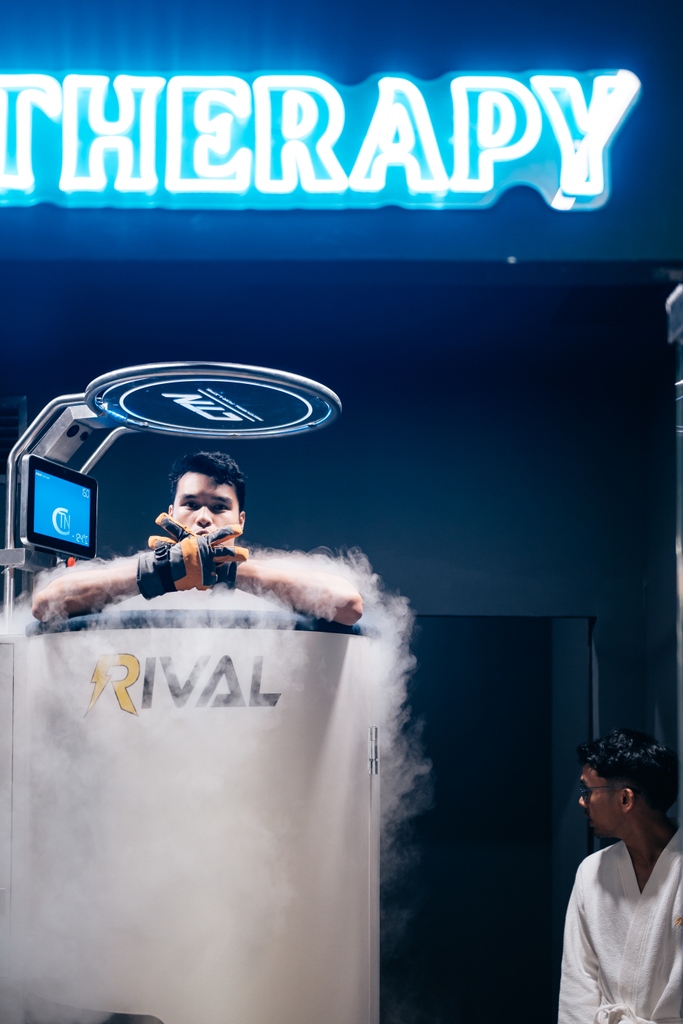 TeamRival_KL's tweet photo. Unleash your inner athlete at Rival! Our expert team offers personal training, physiotherapy, sports massage, and more to help you achieve your fitness goals. Join our community today and become the best version of yourself!

#RivalAthlete #TeamRival #BeTheBestOfYourself https://t.co/6w8IBsMwG2