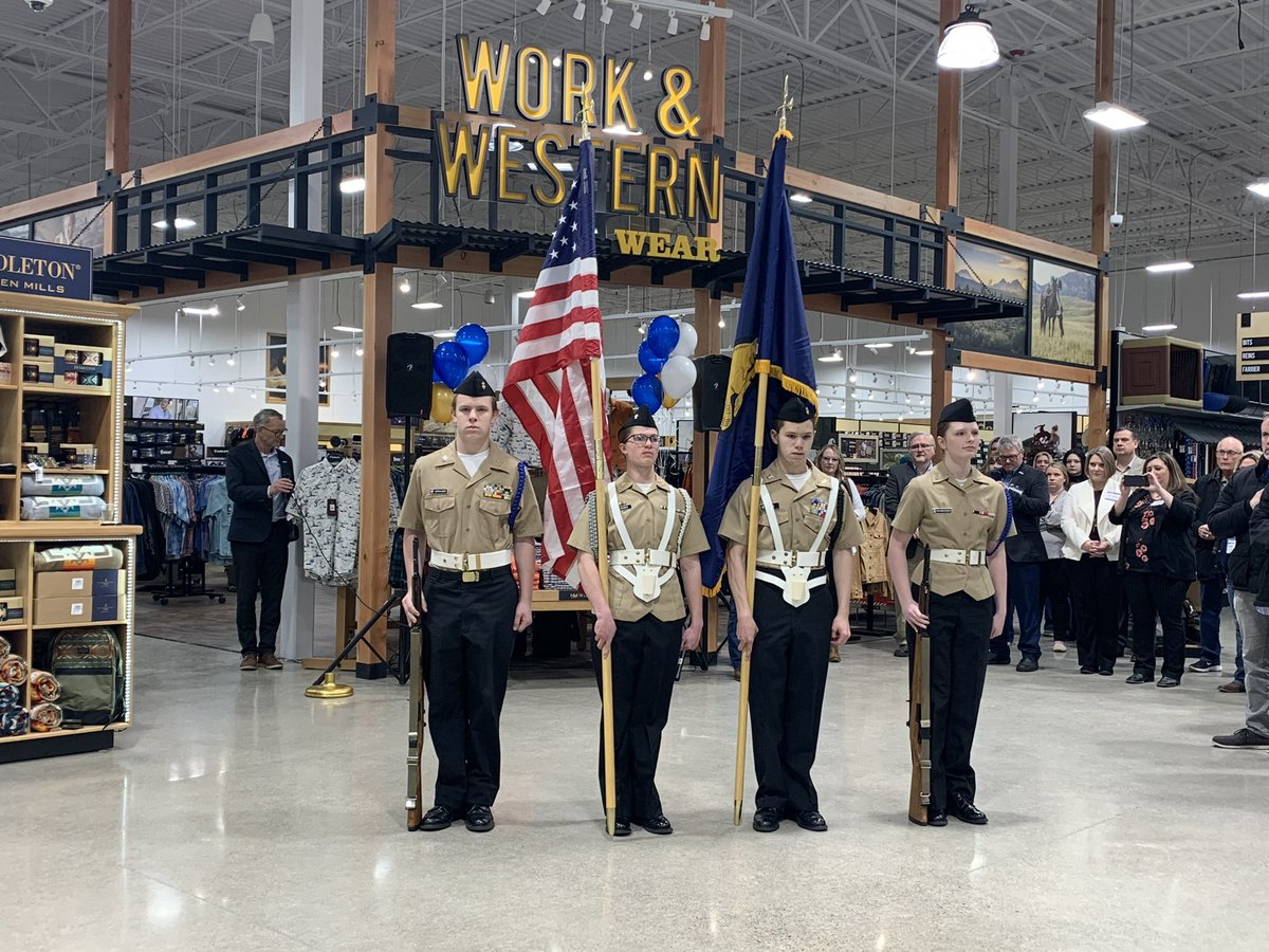 WilcoStores's tweet photo. After the ribbon cutting last night the new Prineville, OR store is open today.  Our thanks to all the amazing partners who brought this project to life.  What an amazing team and community. https://t.co/jEz9pOtnHH