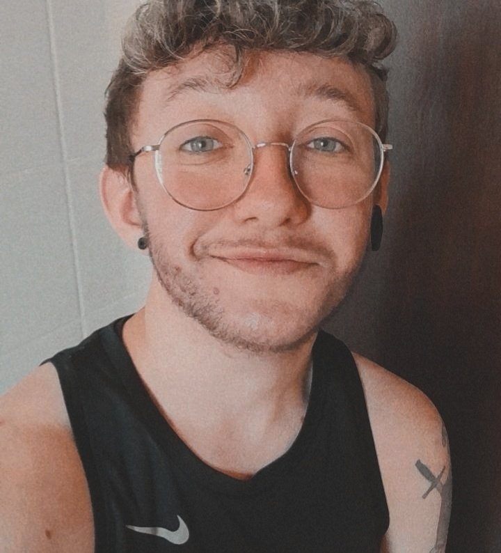jequeanoo's tweet photo. muito feliz &amp; satisfeito ao ver a diferença do que um filtro me projetou que seria o meu rosto masculino e o rosto que eu tenho no momento https://t.co/zSoCV0f3eW