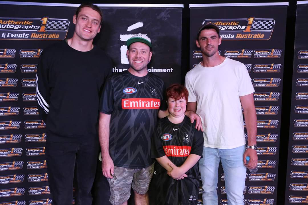 Footycards's tweet photo. Great night guys! Thanks @SP_10 and Darcy Moore. Barracking that @CollingwoodFC can beat the @brisbanelions ! Go Pies! #footycards https://t.co/DaVfLeC3K0