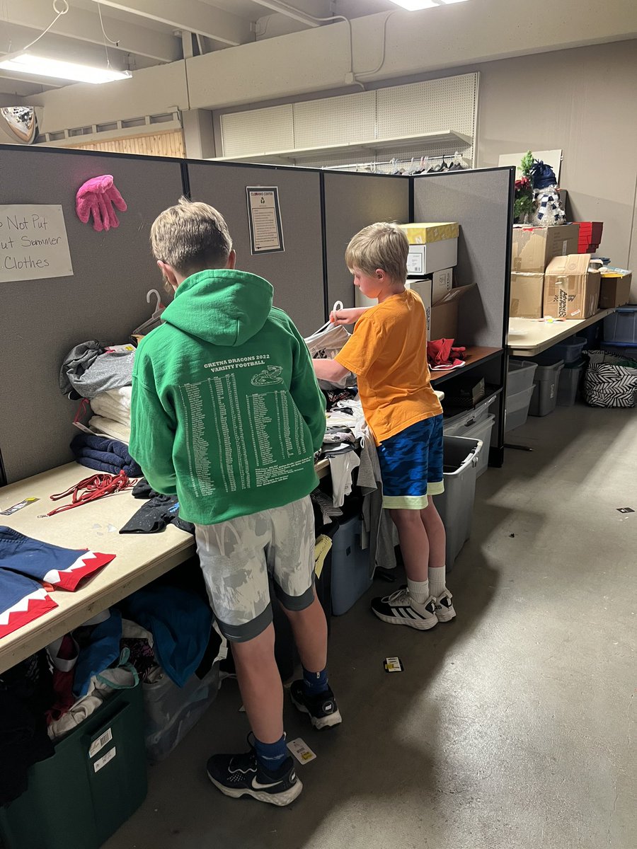 BrandonNE27's tweet photo. Had a great time tonight @HHMFoodPantry tonight with these two. Amazing to see the impact they have on the community. @JourneyGretna https://t.co/K7iKBicK51