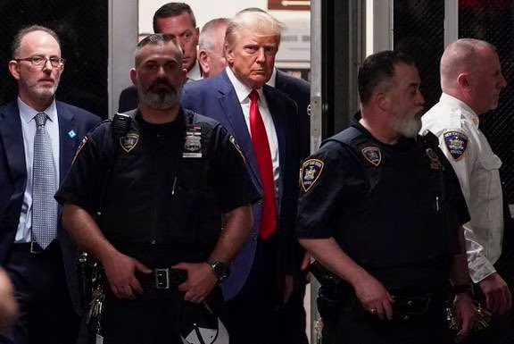 AndyBxxx's tweet photo. The US is falling faster than anyone could have imagined. 

Now they’ve arrested a former president and the top contender for the 2024 presidency. 

People like Nancy Pelosi are discarding “innocent until proven guilty” and suggesting Trump needs to prove his innocence. 

Wow. 🤡 https://t.co/ZA98vnXnuR