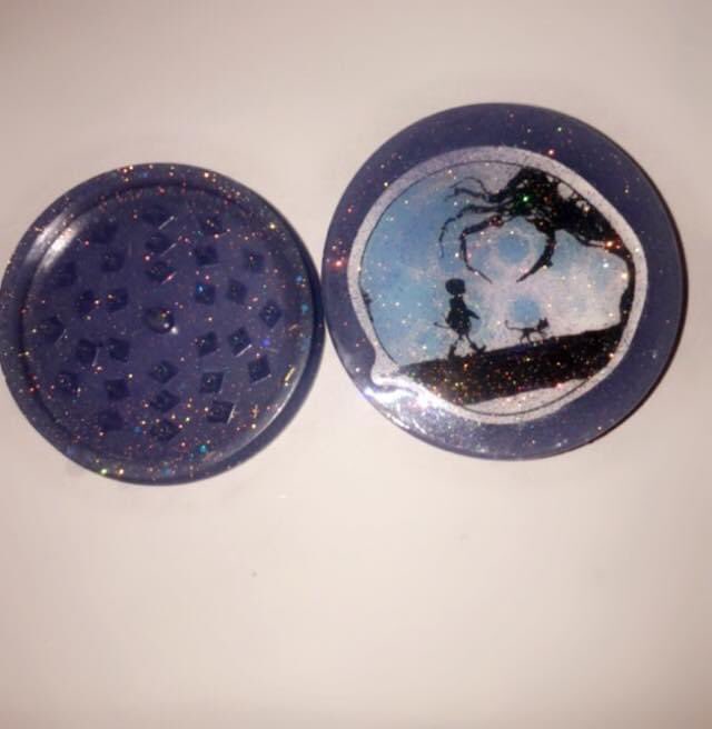 AnimetionTattoo's tweet photo. $15 Grinder #nonrefundable #animetionent #fypviralシ #bebaatrendsettaa #resingrinder #itsawrapmariahcarey #WhenItsGone #resingrinders #bluepurple #coraline #coralinejones https://t.co/Sk0sGumLYr