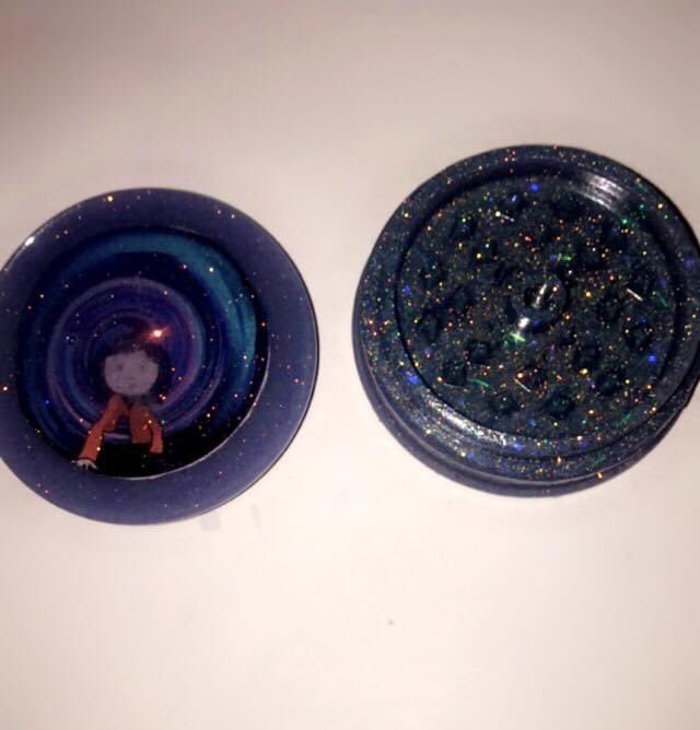 AnimetionTattoo's tweet photo. $15 Grinder #nonrefundable #animetionent #fypviralシ #bebaatrendsettaa #resingrinder #itsawrapmariahcarey #WhenItsGone #resingrinders #bluepurple #coraline #coralinejones https://t.co/Sk0sGumLYr