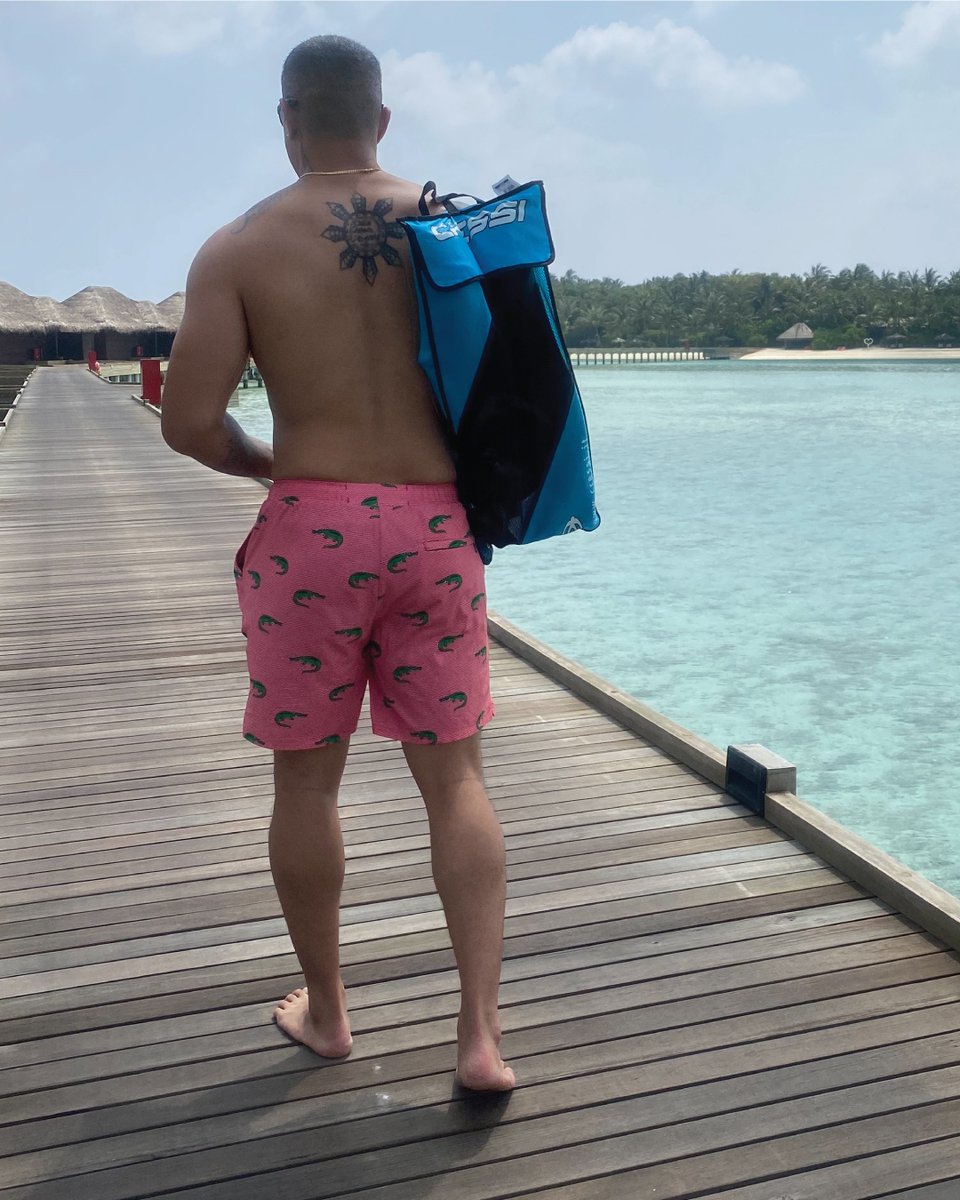 mosmann_au's tweet photo. Take a dip in life and all it has to offer! Float through your days with the perfect swim shorts that can take you all over the world, from beach to beach. 
#mosmannaustralia #mosmann #SonsOfBeaches

#explore #beach #swimshorts https://t.co/IIgDmNSfuw