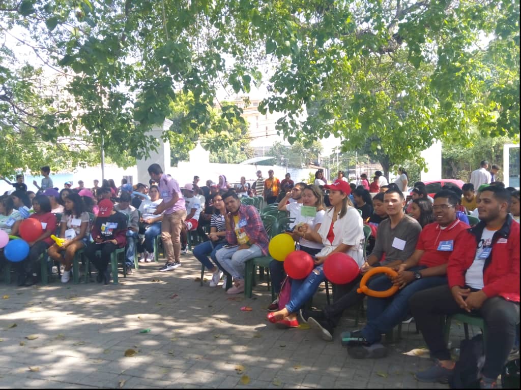 BloqCentroOccid's tweet photo. Vocera de la Juventud Rebelde del Edo. @MrtLara2, Emily Ereu, dijo presente junto a la juventud municipal de @MrtPalavecino en el Congreso Juventud Venezuela, donde en intercambio de saberes y experiencias aportaron sus propuestas en las mesas de trabajo.

#SemanaMayorEnAmor https://t.co/sxwkVma9hI