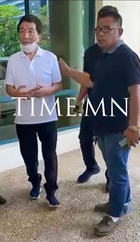 Намаар түрий барьж, албан тушаалд эрдэж, авлигаар хөлжиж, задарч занхайж яваа олон манчин залуусын маргаашийн тавилан Бадамжунайгийнхтай ижил байх болно.
Насны бөгсөнд, эхнэрээ дагуулчихаад улс улсын хооронд туг тойрч, эх орондоо ирж чадахгүй зугтаж явсаар үнэнтэй нүүр туллаа…👇🏻