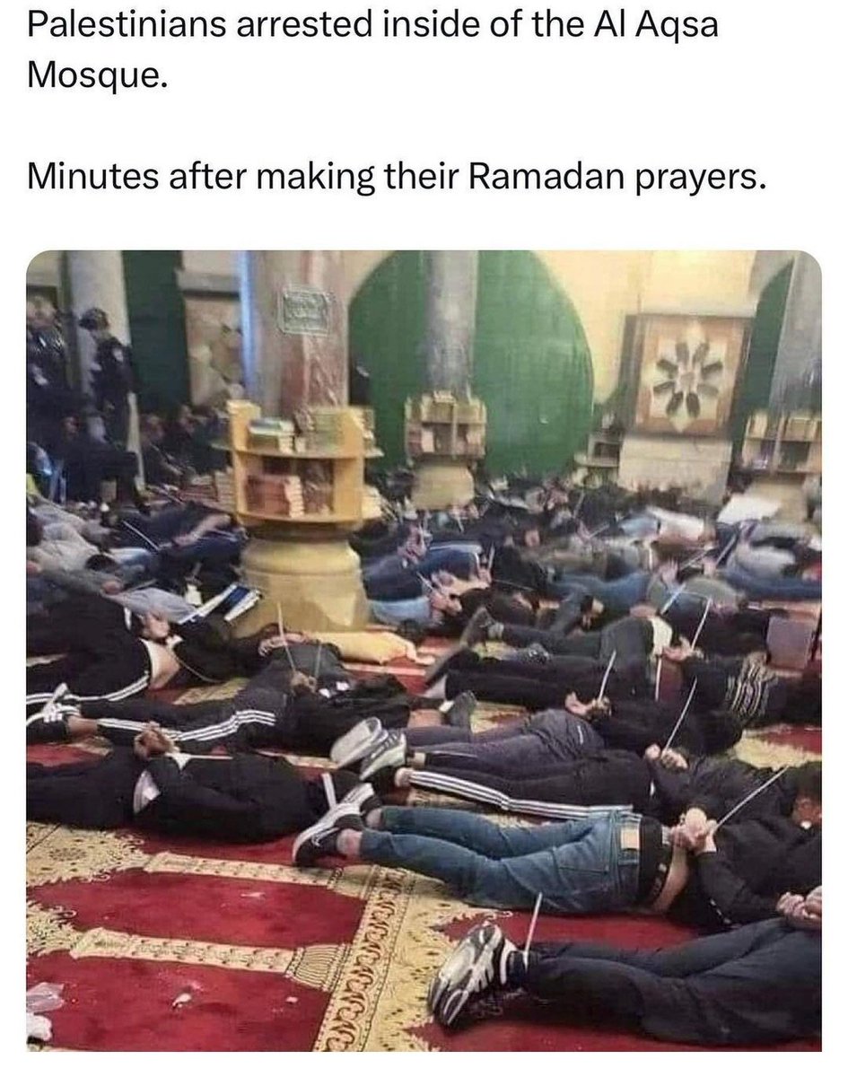 IrfanTurkei's tweet photo. This happened minutes ago.
#Palestinian men arrested on the #prayer mats inside of Al-Aqsa Mosque Every year in #Ramadan Palestinians are #terrorised by #Israele Forces, while fasting and praying. Their dignity stripped from them. #FreePalestine
#AlAqsaMosque #AlAqsaUnderAttack https://t.co/KpMttyVOH3