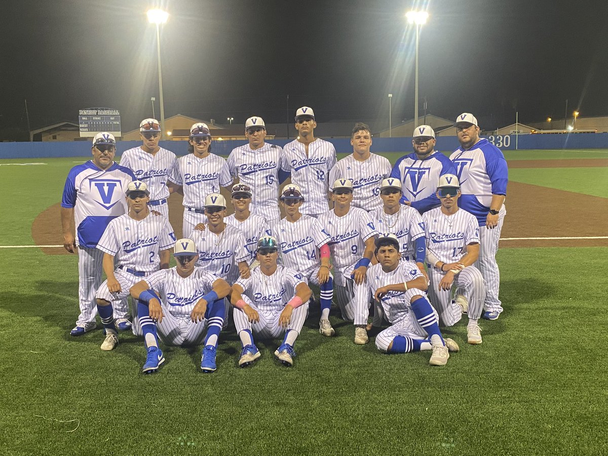 CoachGilpin's tweet photo. The baseball wins train keeps moving along with tonight’s 5-3 win over Roma!!! We are now 7-0 in district play and remain alone in first place!!! Coach Ben Gonzales and his staff are doing a great job and our boys are playing with confidence!!
#rollblue https://t.co/BwEI23Siee