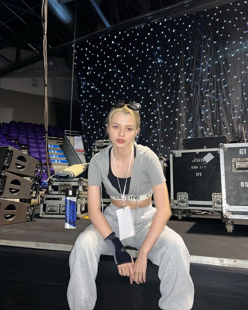 kiasmeteor's tweet photo. ㅤ

𝙨𝙠𝙩𝙣𝙠𝙖𝙗𝙚𝙘𝙚

8.987 likes

𝙨𝙠𝙩𝙣𝙠𝙖𝙗𝙚𝙘𝙚 Kemarenan nih dapet kiriman dari abang-abang @BADJAOFC. Tau apaan yang dikirim? Lato-lato. Akhirnya bawa aja ke rehearsal kemarin. Malah diomelin aku pas mainin!! 

ㅤ https://t.co/otiQ0rkJsN