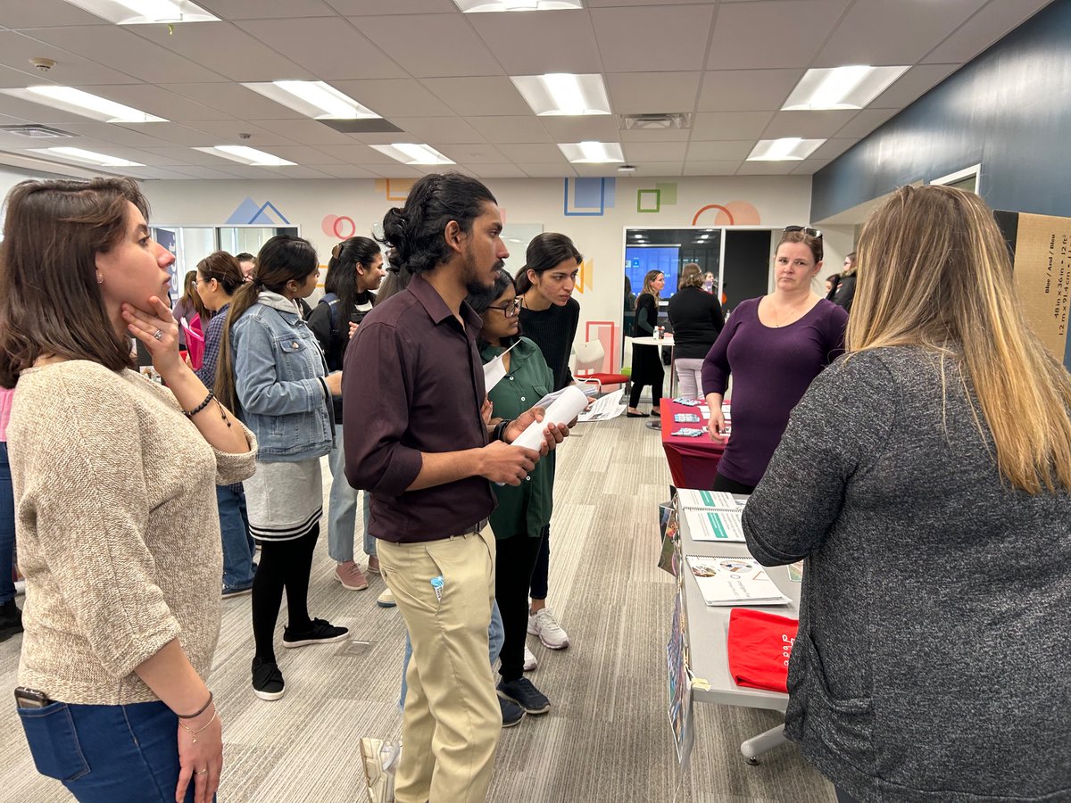slc_ece's tweet photo. Future https://t.co/7DQO1z6YY0 connecting and networking with the childcare community at E.C.E. Job Fair, April 4, 2023.
A big thanks to all of the Kingston and area agencies who attended! https://t.co/6VY5a63j6W
