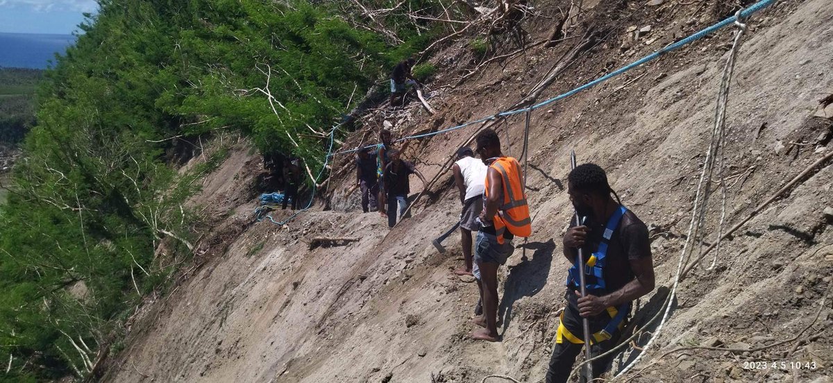 MNatapei_Obed's tweet photo. Earthworks at Tafuna,Futuna 🇻🇺. Cutting footpath for students access to school.
📷Isso Nihmei 
#LocalEngineers 
#CommunityLife
#ManPower 
#Ownership #CommunityLeadership https://t.co/ubRJlcetPM