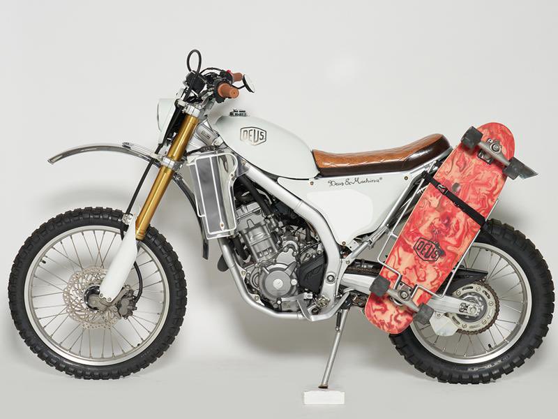 PutiMotor's tweet photo. ホンダ CRF250L を「デウスエクスマキナ」がカスタマイズ❗️

マシン名は「The Preacher／ザ・プリーチャー」。

ビンテージオフティストにフェンダーをセットする事により ‘ネオアーバン’ なスタイルを導き出している😳

https://t.co/ULHtCzgI3y https://t.co/FH60DUT6Iv