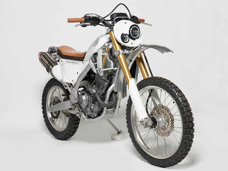 PutiMotor's tweet photo. ホンダ CRF250L を「デウスエクスマキナ」がカスタマイズ❗️

マシン名は「The Preacher／ザ・プリーチャー」。

ビンテージオフティストにフェンダーをセットする事により ‘ネオアーバン’ なスタイルを導き出している😳

https://t.co/ULHtCzgI3y https://t.co/FH60DUT6Iv
