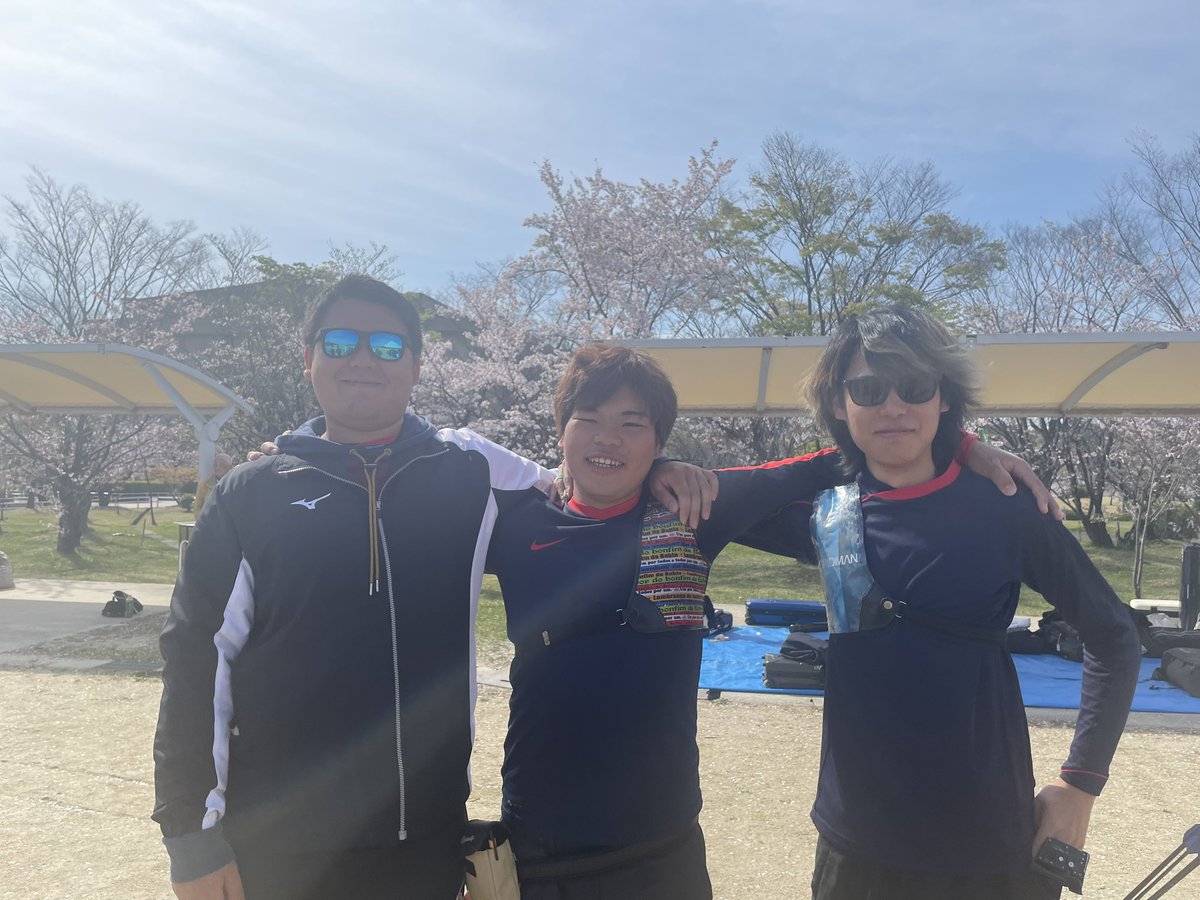 asuarchery's tweet photo. 風が吹いたり止んだり、途中通り雨など不安定な天候でしたが、その中で皆無事に射ち切ることが出来ました。今回の第２戦は新1年生のデビュー戦となりました。これから愛知産業大学アーチェリー部の一員として、共に練習に励んでいきたいと思います。 https://t.co/1Qkmy4zSY3