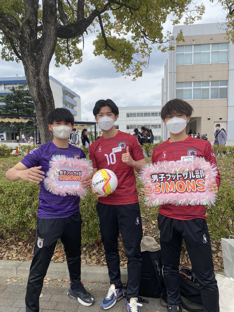 auesimons's tweet photo. 本日大学構内でビラ配りをしています⚽️🌸

ユニフォームや移動着を着て配っているので少しでも興味のある方はお気軽に話しかけてください😉

選手もマネージャーも、初心者経験者関係なく大歓迎しています😽

#春から愛教 #春から愛教2023 https://t.co/dLcVOzH9Ij
