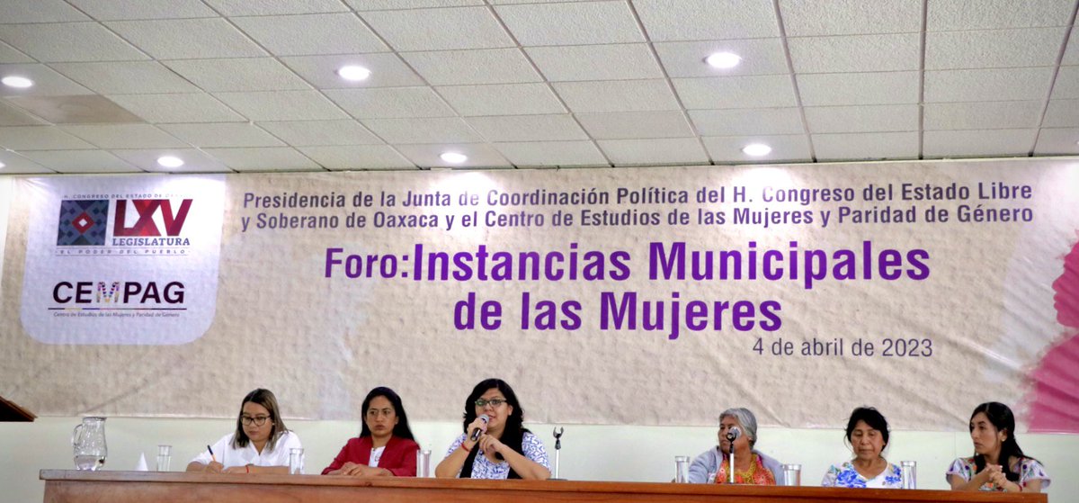 Neli_morena's tweet photo. 📌Tuve el gran honor de asistir al 𝗙𝗼𝗿𝗼: 𝗜𝗻𝘀𝘁𝗮𝗻𝗰𝗶𝗮𝘀 𝗠𝘂𝗻𝗶𝗰𝗶𝗽𝗮𝗹𝗲𝘀 𝗱𝗲 𝗹𝗮𝘀 𝗠𝘂𝗷𝗲𝗿𝗲𝘀 realizado por el Centro de Estudios de las Mujeres y Paridad de Género del H. Congreso del Estado de #Oaxaca
 … https://t.co/GkbAtkGRFm