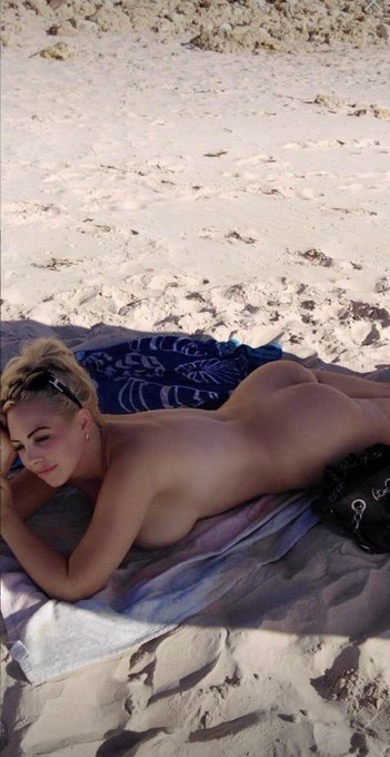 Beach Bum 🍑 RT if you wann come relax on the beach with me 🥰 https://t.co/IhT40sLPxy