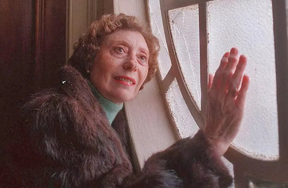 ¡Hasta Siempre querida Azucena Carmona!
Con hondo pesar recibimos hace algunas horas la triste noticia del fallecimiento de la actriz que formó parte del primer elenco de la Comedia Cordobesa en 1958 hasta su retiro en 2006.