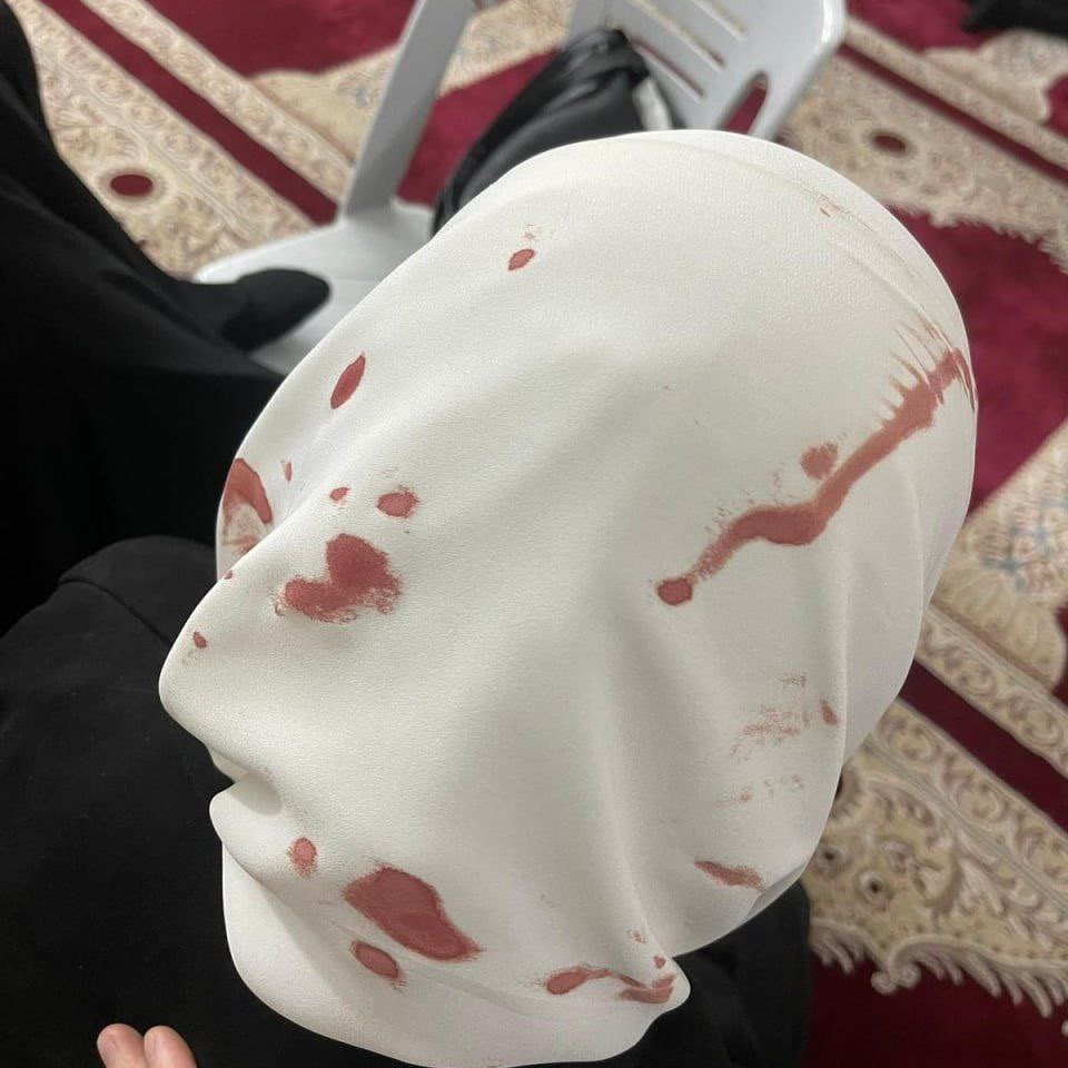 ademozkose's tweet photo. Bir Müslüman olarak her Ramazan ayında tüm İslam Alemi'nin bu şekilde aşağılanmasını kaldıramıyor, kınama mesajlarından, ucuz hamasetten öteye gitmeyen tavırlarımızı kabul edemiyorum. Mescidi Aksa bir kez daha acziyetimizi sert bir şekilde yüzümüze çarpıyor. https://t.co/DeDGzkqJKx