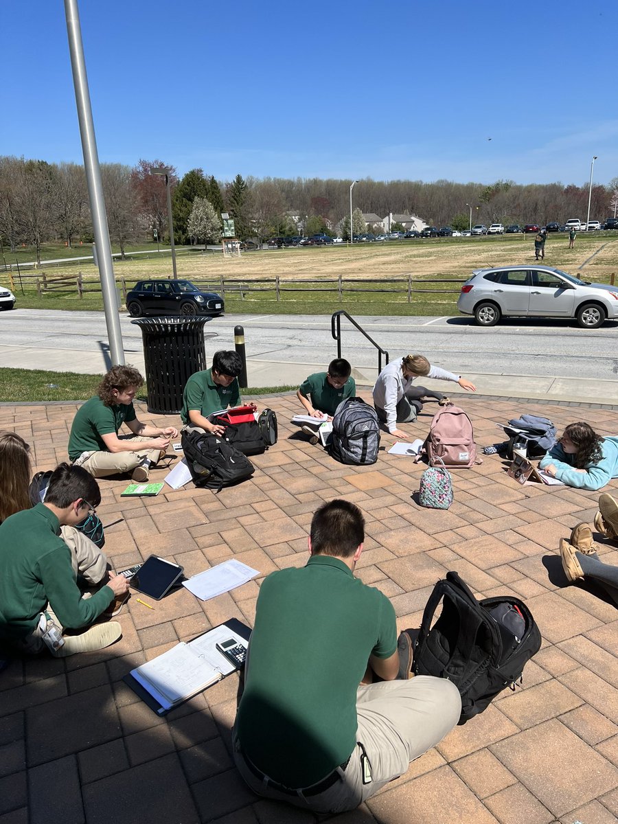 SMHSscience's tweet photo. With the AP Physics exam less than 40 days away, these hard-working Spartans took their problem-solving skills outside to enjoy the picture-perfect weather! ☀️ 📗 🧮 @SaintMarksHS #SpartanStrong @AP_Trevor https://t.co/LSlrKNI0Kn