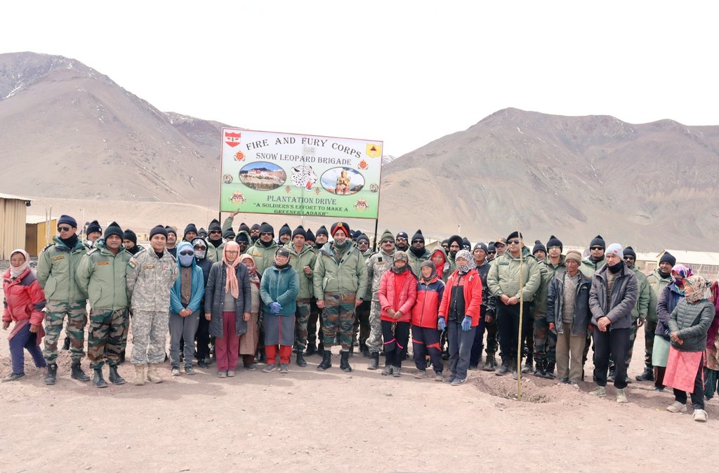 firefurycorps's tweet image. #GreenLadakh
 Trees are poems that the earth writes upon the sky.
A tree plantation drive was organised under the aegis of #SnowLeopardBrigade. The event witnessed an overwhelming participation from #IndianArmy  and community members.
@adgpi 
@NorthernComd_IA 
@lg_ladakh 
@ANI