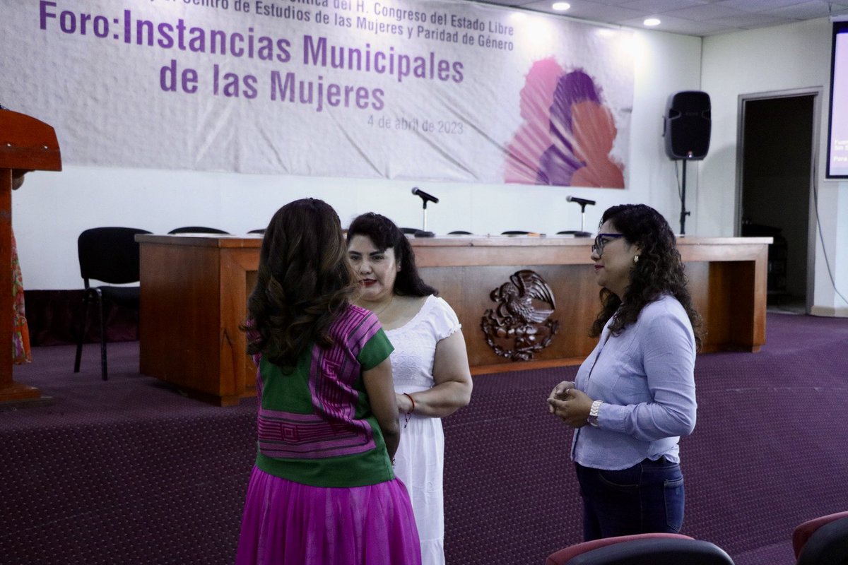 Neli_morena's tweet photo. 💬Fue muy reconfortante escuchar a las titulares de estas instancias que hacen tanto con tan poco, mujeres ejemplares que muchas veces a contracorriente realizan cambios cruciales en beneficio de las mujeres de sus municipios y de la lucha en contra de la violencia.

#Oaxaca https://t.co/Y2cPcXwpwH