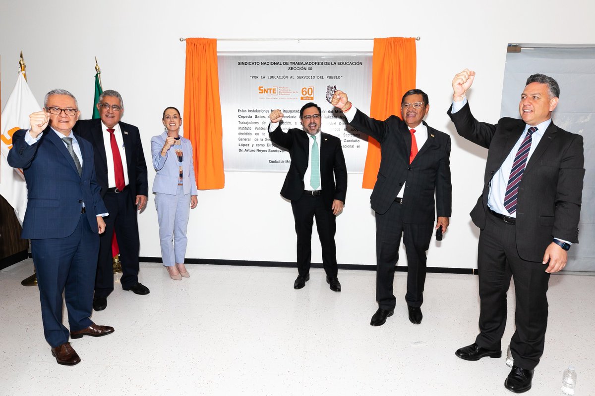SnteNacional's tweet photo. #TodosSomosUno 🙋‍♀️🙋‍♂️

La @Seccion60SNTE inauguró su edificio sede 🏢 La ceremonia fue encabezada por el líder nacional #SNTE 📚 Mtro. Alfonso Cepeda Salas ✔️ la Jefa de Gobierno, Dra. @Claudiashein ✔️ el Director del @IPN_MX Dr. @ArturoReyesS_ ✔️ y el Srio Gral. @AleGardunoLop✔️ https://t.co/M00qhy5MnJ