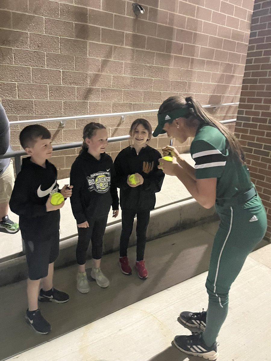 householder22's tweet photo. Shoutout to @cckeidel and @skipp10miller for their big W tonight and for making a few small softball fans nights. https://t.co/R3SxtkUycz
