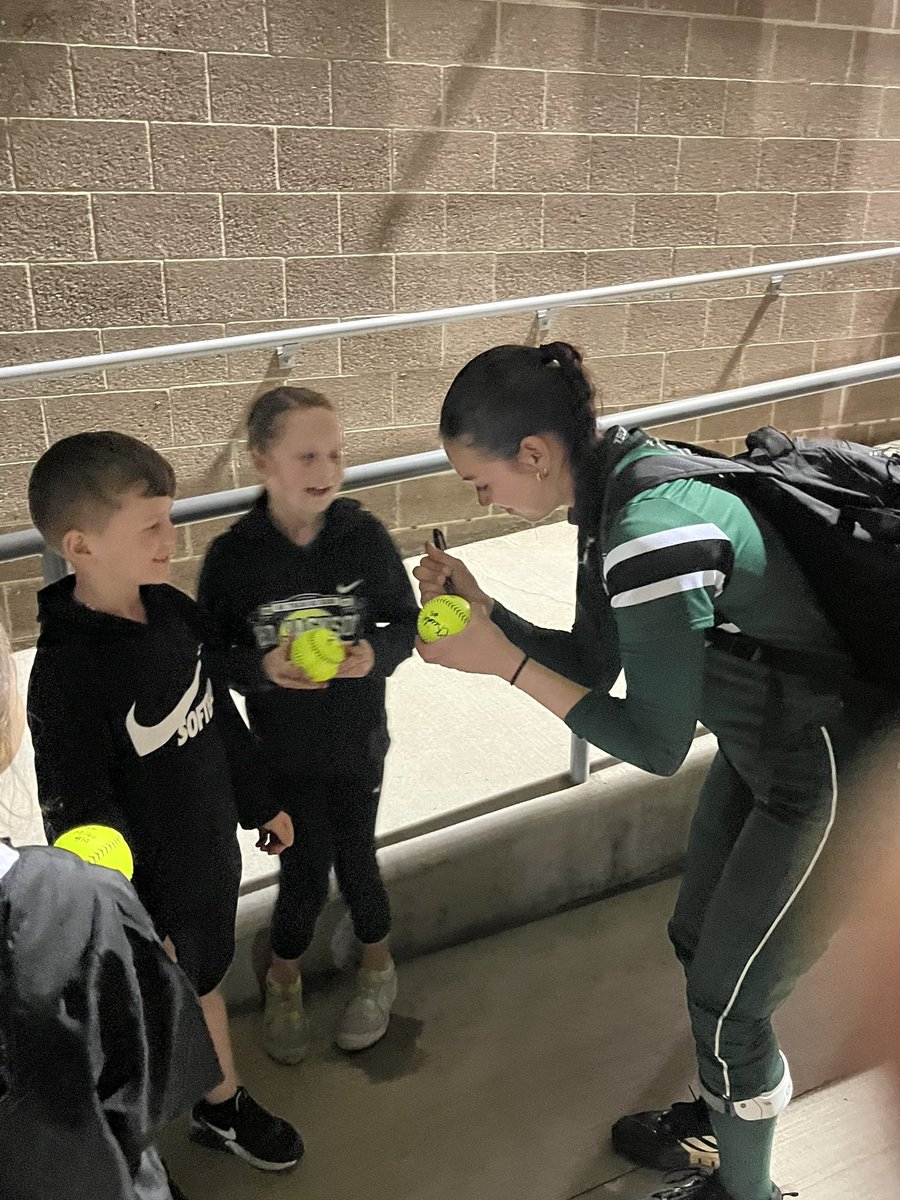 householder22's tweet photo. Shoutout to @cckeidel and @skipp10miller for their big W tonight and for making a few small softball fans nights. https://t.co/R3SxtkUycz
