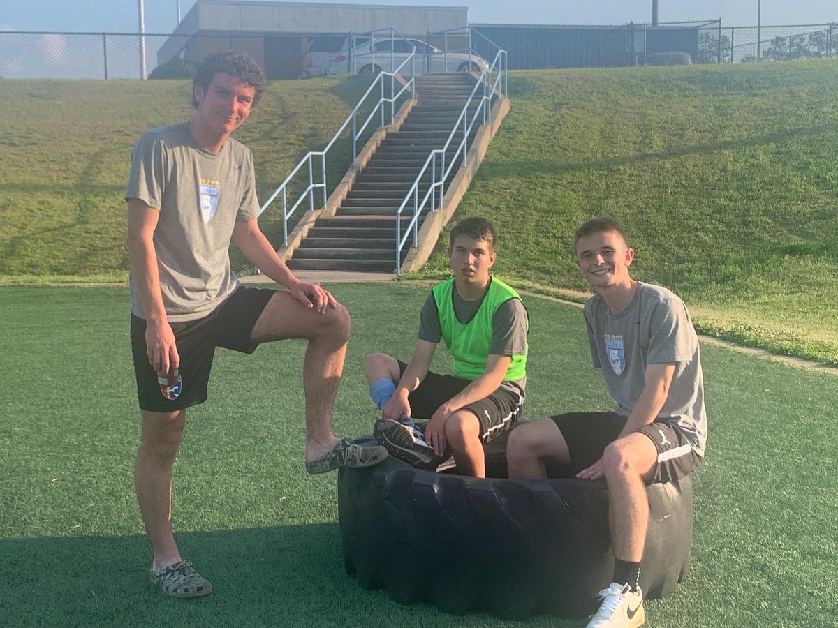 ChapinMSoccer's tweet photo. Chapin Soccer enjoyed a great night on the pitch with the Screaming Eagles Athletic team! Great kids, great program! Always a good time! #eagleson3 #hpc23 https://t.co/6frHH0lARk