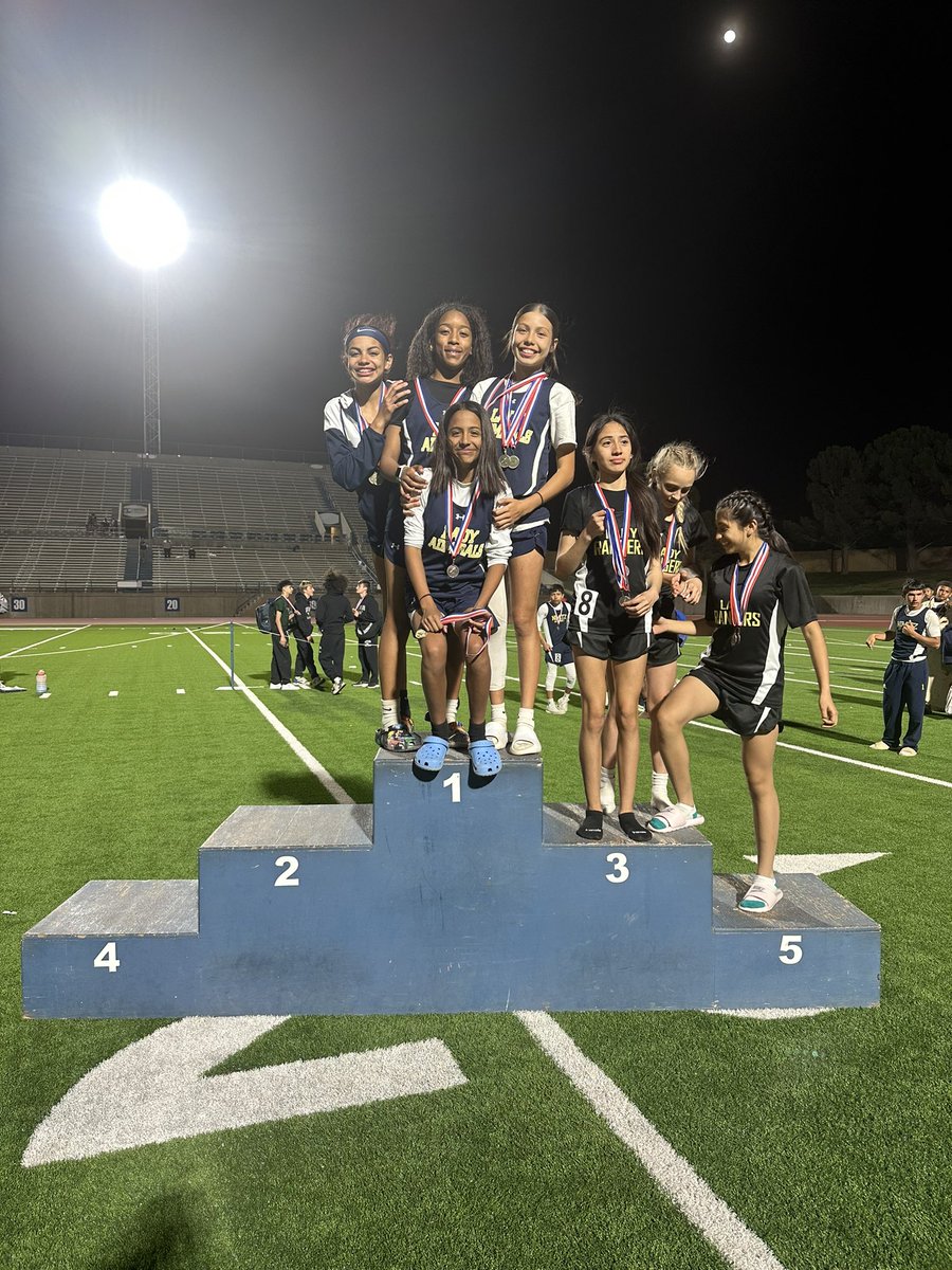 4x400M 
🥇 7th Grade
🥇 8th Grade