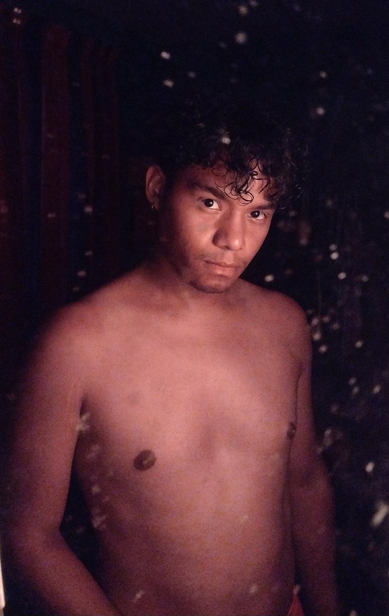 itzgio90's tweet photo. Usando estoy aburrido las fotos me salen mejores... https://t.co/p2NCKrBamU