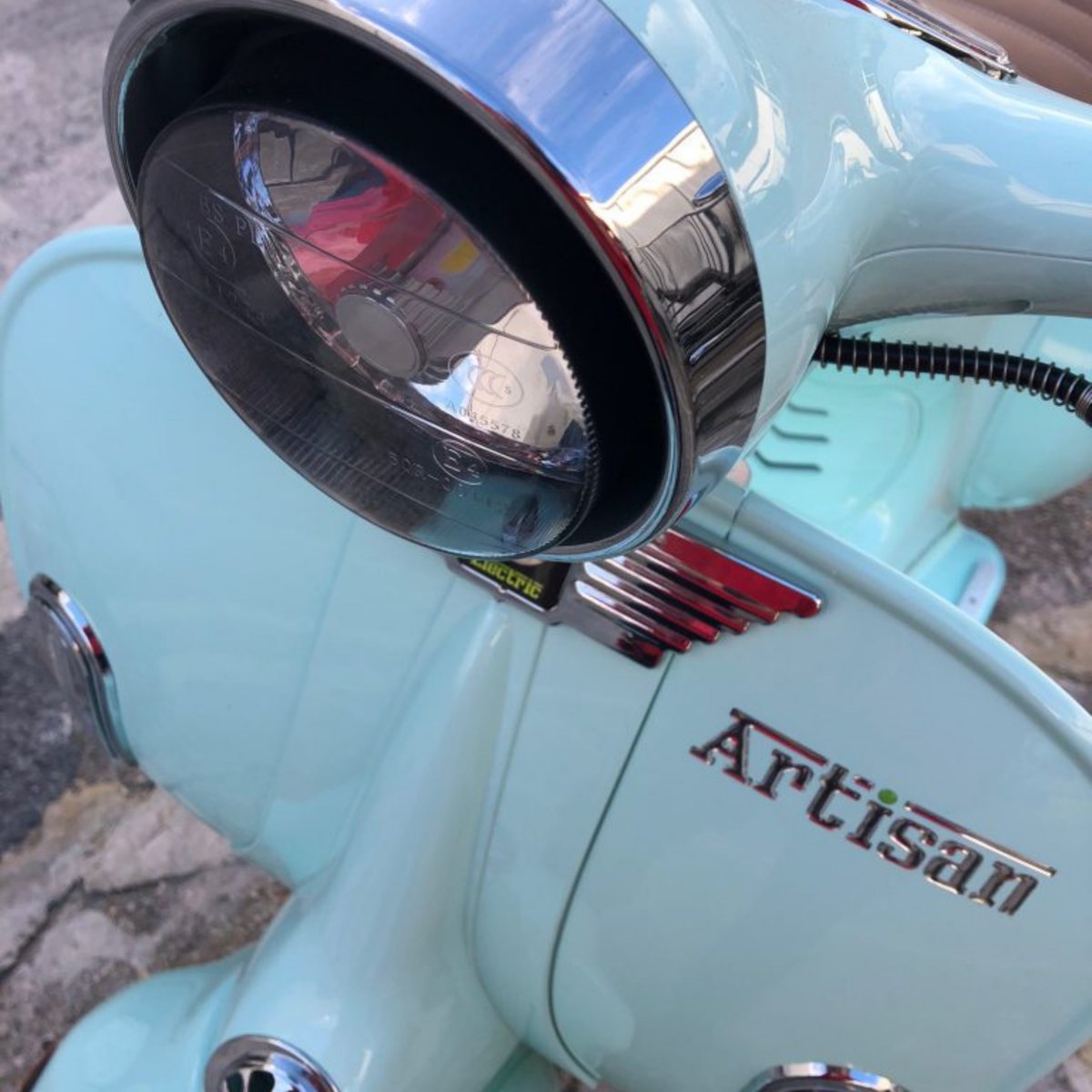 Artisan Scooters (@artisanscooters) on Twitter photo City #commuting is a whole lot more fun with an EV2000R! 🛵
#Vintage style, convenient charging and long range.
For more information, visit: artisanscooters.com City #commuting is a whole lot more fun with an EV2000R! 🛵
#Vintage style, convenient charging and long range.
For more information, visit: artisanscooters.com